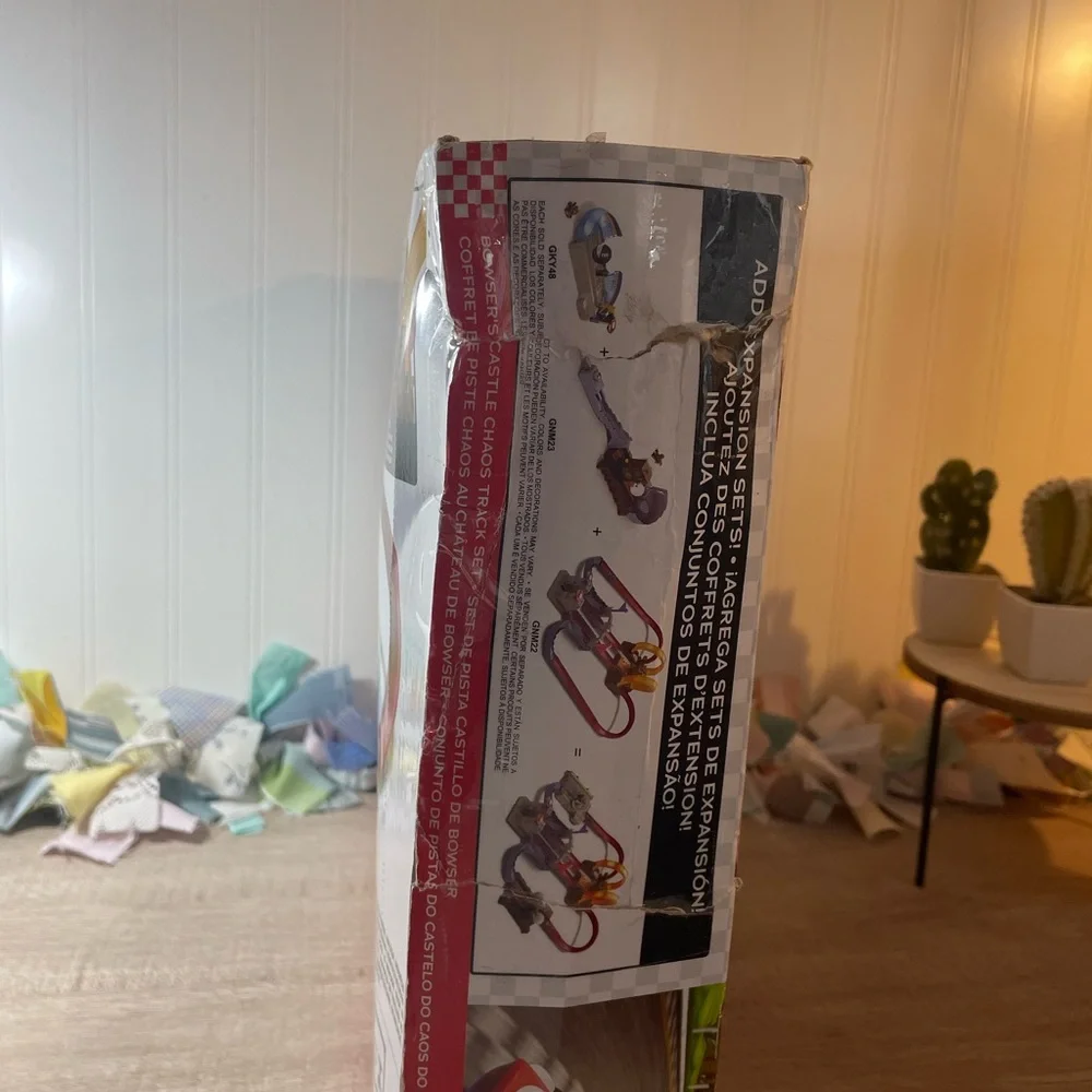 Hot Wheels Mario Kart Bowser’s Castle Chaos with Yoshi NEW - Picture 5 of 7